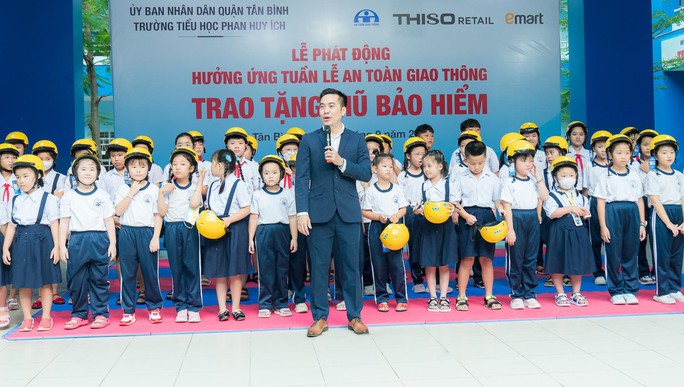 Thiso Retail trao 6.500 mũ bảo hiểm đạt chuẩn cho học sinh TP HCM - Ảnh 2.