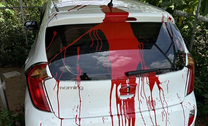 Khởi tố vụ án vụ xe của gia đình phóng viên Báo Tuổi Trẻ bị tạt sơn đỏ - Ảnh 1.