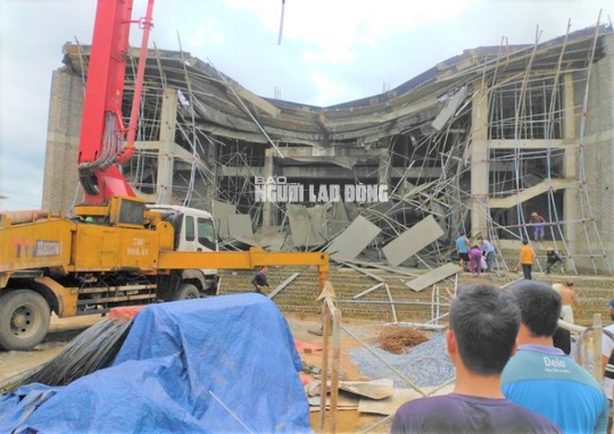 Hé lộ nguyên nhân công trình Trung tâm văn hóa 50 tỉ đồng bị sập giàn giáo? - Ảnh 1.