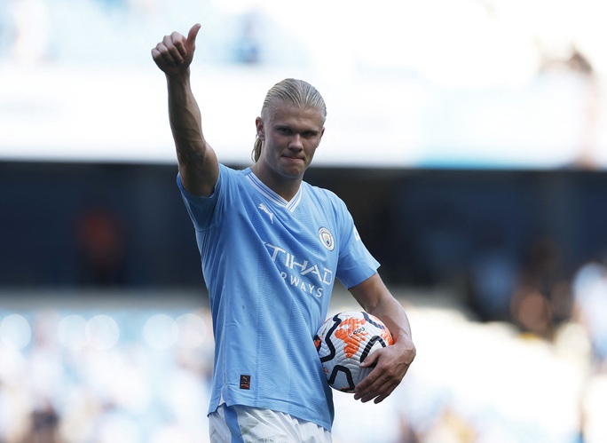 Quái thú Haaland lập hat-trick, Man City giật lại ngôi đầu Ngoại hạng - Ảnh 7.