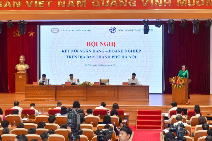Thống đốc Nguyễn Thị Hồng trực tiếp nêu câu hỏi với CEO doanh nghiệp về lãi suất, thủ tục... - Ảnh 1.