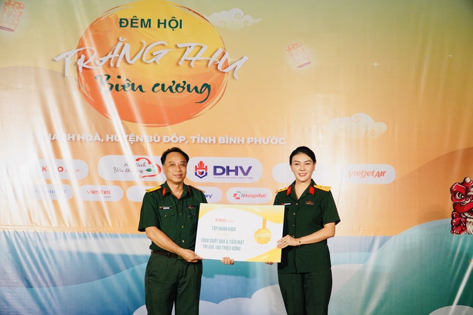 Ấm lòng món quà trung thu ở biên giới tỉnh Bình Phước - Ảnh 5.