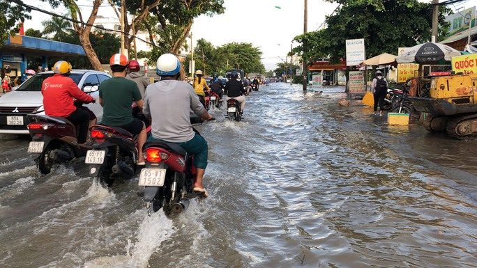 Cần Thơ: Triều cường dâng cao, trung tâm ngập nặng - Ảnh 4.