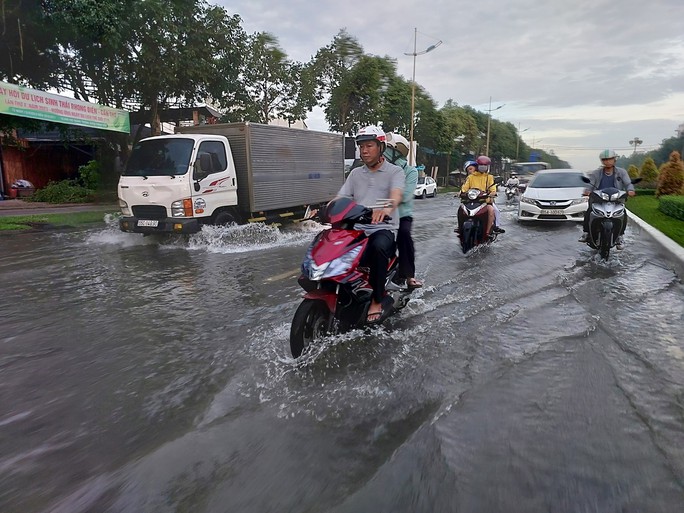 Cần Thơ: Triều cường dâng cao, trung tâm ngập nặng - Ảnh 8.