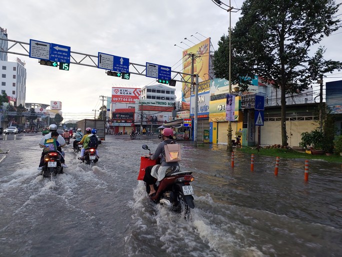 Cần Thơ: Triều cường dâng cao, trung tâm ngập nặng - Ảnh 7.