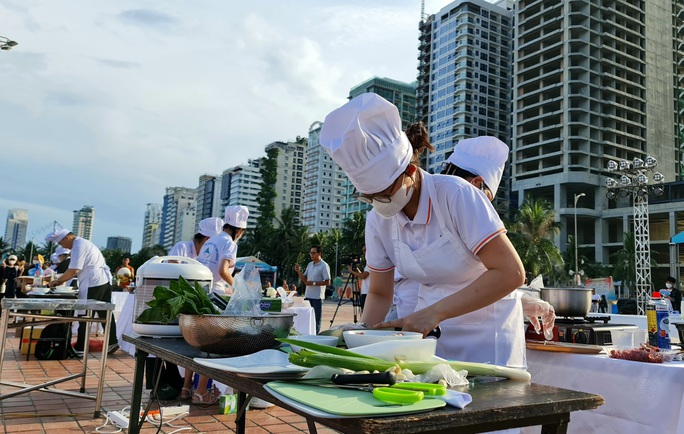 CLIP: Hàng chục đầu bếp trổ tài với kim chi bên bờ biển Đà Nẵng - Ảnh 5.