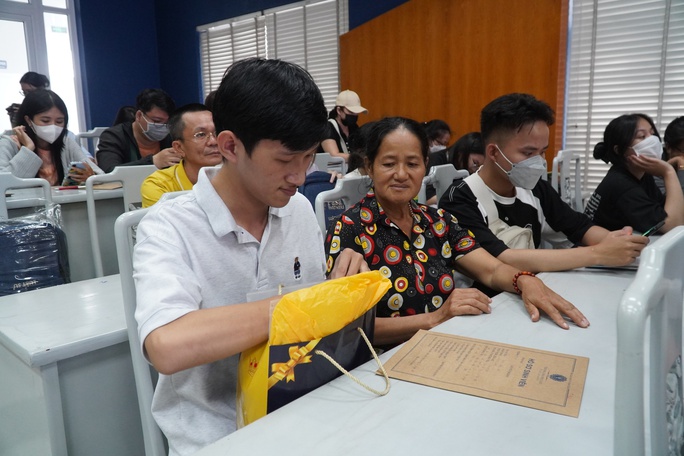 “Mẹ ơi, con nhận được học bổng toàn phần” - Ảnh 2.