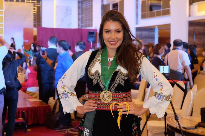 Nguyễn Phương Khánh thắng giải vàng trang phục dân tộc cuộc thi Hoa hậu Trái đất - Ảnh 11.