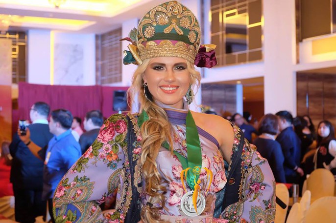 Nguyễn Phương Khánh thắng giải vàng trang phục dân tộc cuộc thi Hoa hậu Trái đất - Ảnh 10.