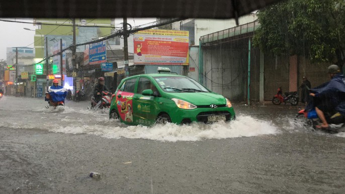 TP HCM ngập trên diện rộng - Ảnh 7.