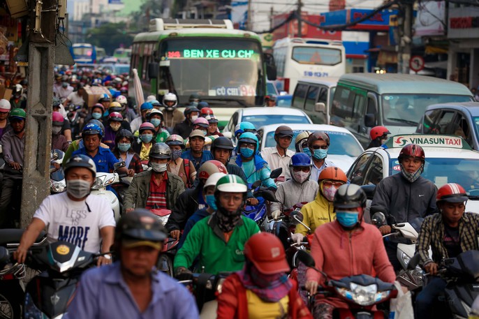 TP HCM: Ùn tắc kinh hoàng, biển người chôn chân ngày đưa ông Táo - Ảnh 5.