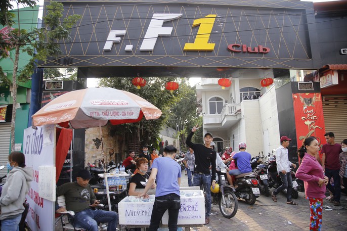 Biển người đổ về Bình Dương dự lễ hội chùa Bà - Ảnh 16.