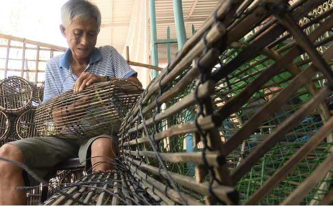 Các làng nghề tất bật sản xuất ngư cụ đón lũ lớn miền Tây - Ảnh 12.