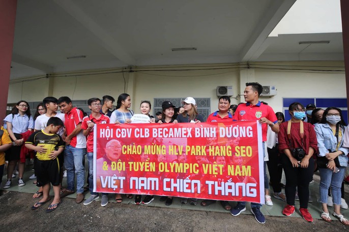 Olympic Việt Nam chạy dưới mưa trong ngày đầu ở Bình Dương - Ảnh 3. Olympic Việt Nam chạy dưới mưa trong ngày đầu ở Bình Dương - Ảnh 3.