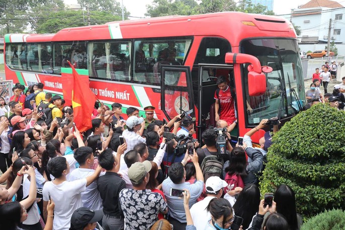 Olympic Việt Nam chạy dưới mưa trong ngày đầu ở Bình Dương - Ảnh 2. Olympic Việt Nam chạy dưới mưa trong ngày đầu ở Bình Dương - Ảnh 2.