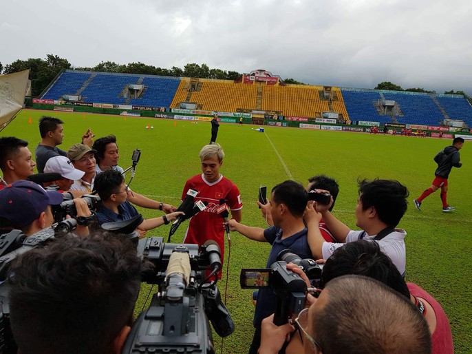 Olympic Việt Nam chạy dưới mưa trong ngày đầu ở Bình Dương - Ảnh 6. Olympic Việt Nam chạy dưới mưa trong ngày đầu ở Bình Dương - Ảnh 6.