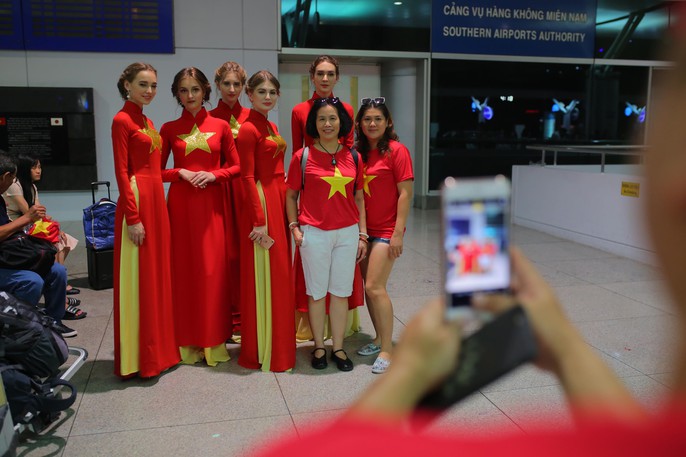 More than 200 fans fly to Indonesia early to dismiss the Vietnamese Olympic Games - Photo 5.