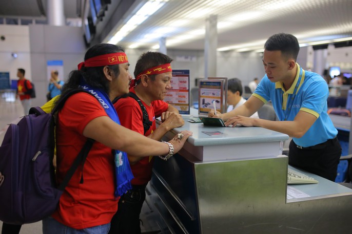 More than 200 fans fly to Indonesia to fire the Olympic Games in Vietnam - Photo 6.