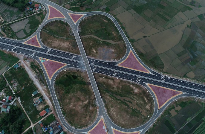 Thủ tướng, nguyên Thủ tướng cắt băng khánh thành xa lộ Hạ Long-Hải Phòng - Ảnh 8. Thủ tướng, nguyên Thủ tướng cắt băng khánh thành xa lộ Hạ Long-Hải Phòng - Ảnh 8.