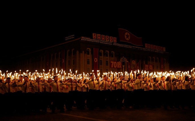 Cận cảnh màn đồng diễn đuốc rực lửa có 1 không hai ở Triều Tiên - Ảnh 3. Cận cảnh màn đồng diễn đuốc rực lửa có 1 không hai ở Triều Tiên - Ảnh 3.