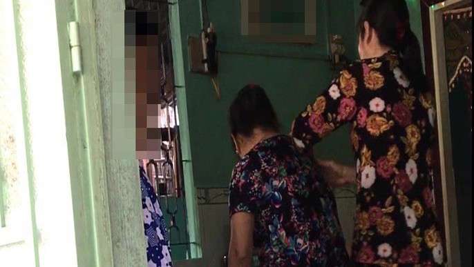 Nữ “thần y” có tên “Ông Cóc” trị bá bệnh bằng một vàih …vuốt, thổi - Ảnh 5. Nữ “thần y” có tên “Ông Cóc” trị bá bệnh bằng một vàih …vuốt, thổi - Ảnh 5.