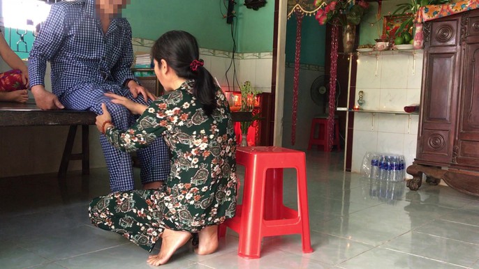 Nữ “thần y” có tên “Ông Cóc” trị bá bệnh bằng một vàih …vuốt, thổi - Ảnh 8. Nữ “thần y” có tên “Ông Cóc” trị bá bệnh bằng một vàih …vuốt, thổi - Ảnh 8.