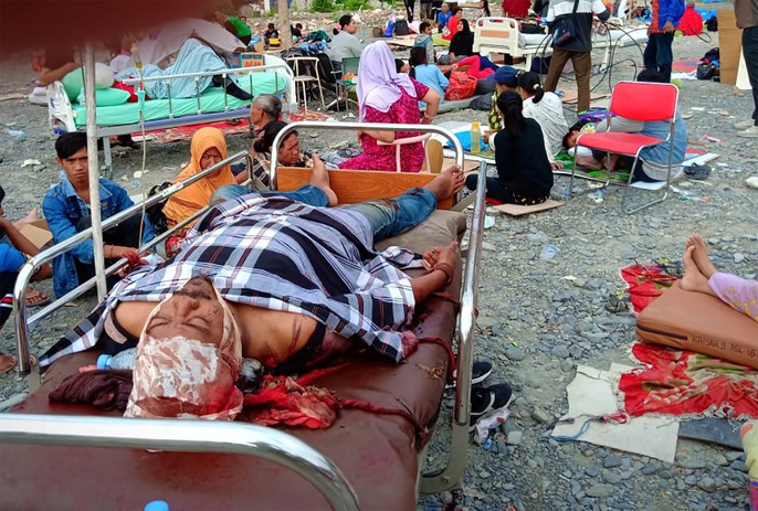 Động đất, sóng thần ở Indonesia: Số người chết tăng vọt lên gần 400 - Ảnh 8.