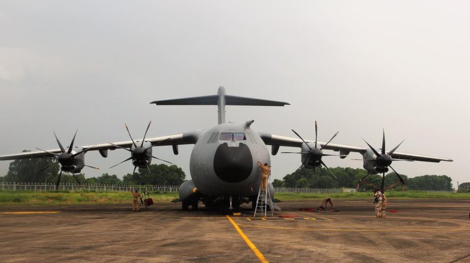 Soi nội thất máy bay A400M của không quân Pháp - Ảnh 1.