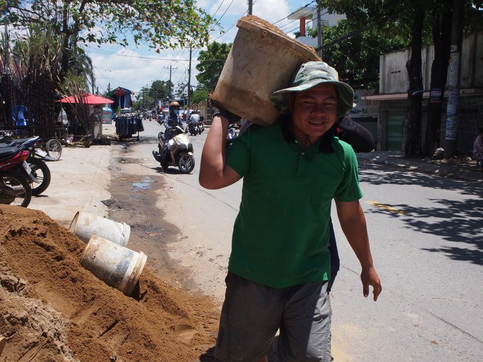 Vắt giọt mồ hôi đổi lấy đồng tiền - Ảnh 15.