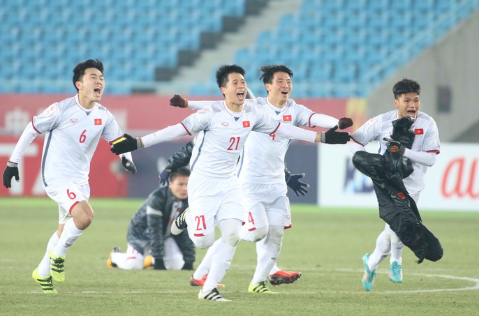 Chùm ảnh hạnh phúc của U23 VN sau chiến tích vào chung kết - Ảnh 2. Chùm ảnh hạnh phúc của U23 VN sau chiến tích vào chung kết - Ảnh 2.
