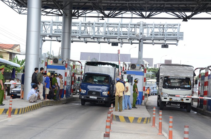 Tài xế phản ứng, đòi dời Trạm thu phí T2 trên quốc lộ 91 - Ảnh 4. Tài xế phản ứng, đòi dời Trạm thu phí T2 trên quốc lộ 91 - Ảnh 4.