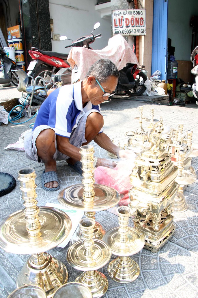 Đánh lư đồng kiếm bạc triệu mỗi ngày - Ảnh 1.