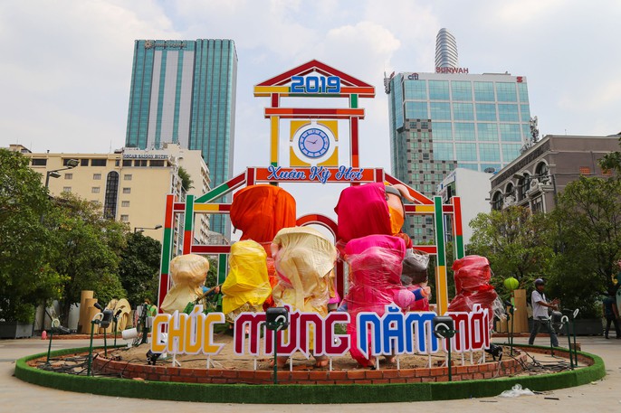 Toàn cảnh đường hoa Nguyễn Huệ trước giờ khai mạc - Ảnh 3. Toàn cảnh đường hoa Nguyễn Huệ trước giờ khai mạc - Ảnh 3.