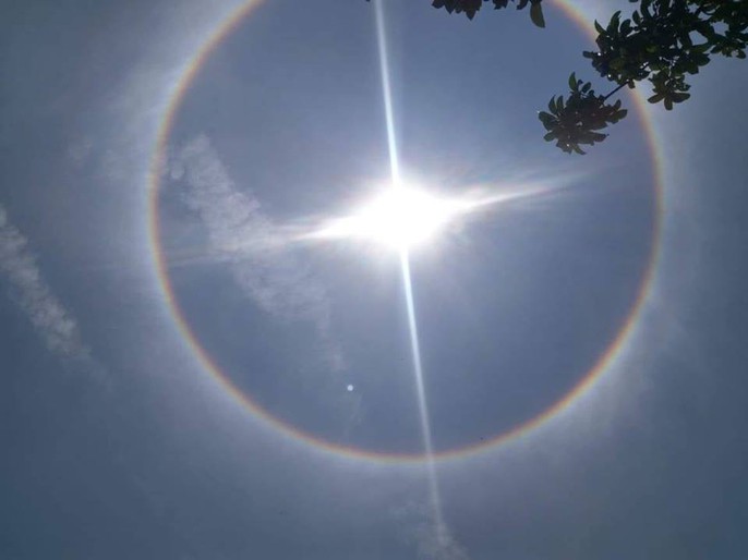Thích thú với hiện tượng vầng hào quang bao quanh mặt trời ở Quảng Nam - Ảnh 9.