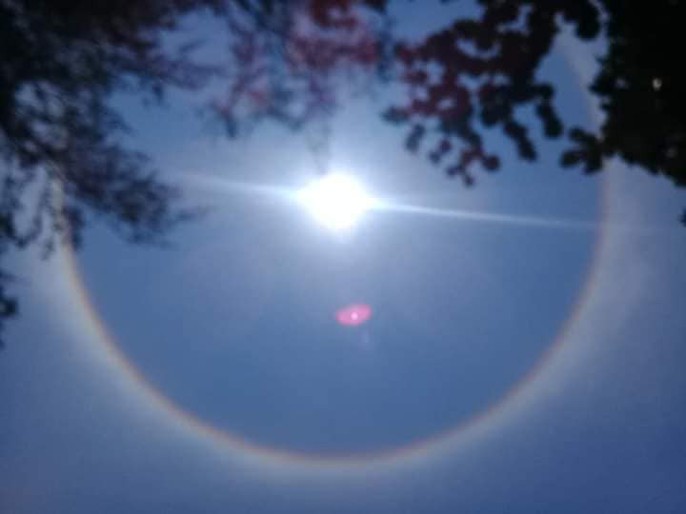 Thích thú với hiện tượng vầng hào quang bao quanh mặt trời ở Quảng Nam - Ảnh 8.