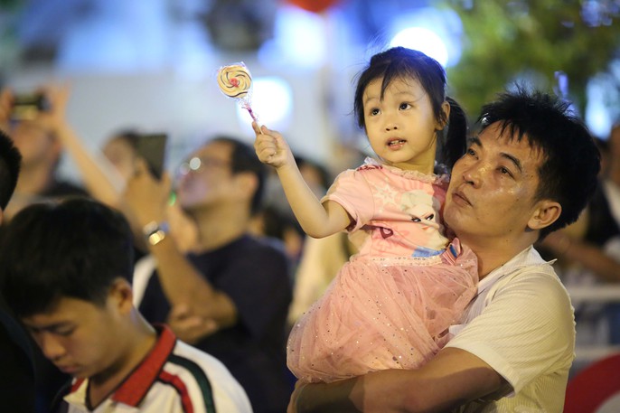 Mãn nhãn với màn pháo hoa chào mừng ngày thống nhất đất nước 30-4 - Ảnh 10. Mãn nhãn với màn pháo hoa chào mừng ngày thống nhất đất nước 30-4 - Ảnh 10.