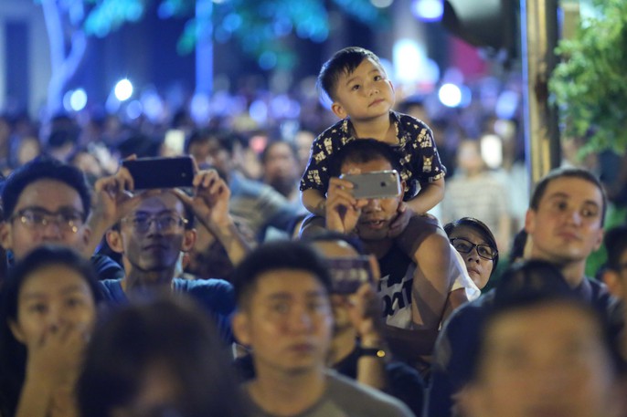 Mãn nhãn với màn pháo hoa chào mừng ngày thống nhất đất nước 30-4 - Ảnh 7. Mãn nhãn với màn pháo hoa chào mừng ngày thống nhất đất nước 30-4 - Ảnh 7.