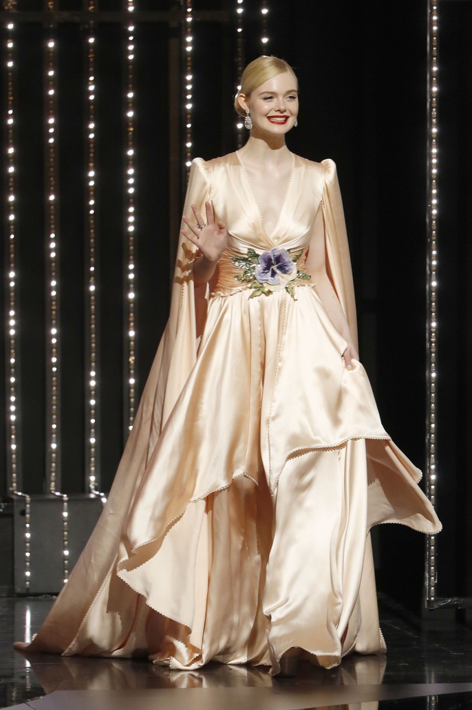 Dàn sao nữ diện đầm xẻ táo bạo tại Cannes 2019 - Ảnh 2. Dàn sao nữ diện đầm xẻ táo bạo tại Cannes 2019 - Ảnh 2.