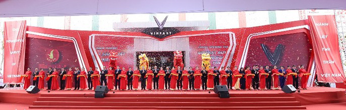 Thủ tướng dự lễ khánh thành nhà máy ôtô VinFast