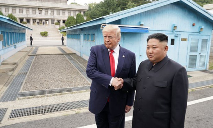 Hình ảnh lịch sử khi Tổng thống Trump gặp ông Kim Jong-un tại Bàn Môn Điếm - Ảnh 1.