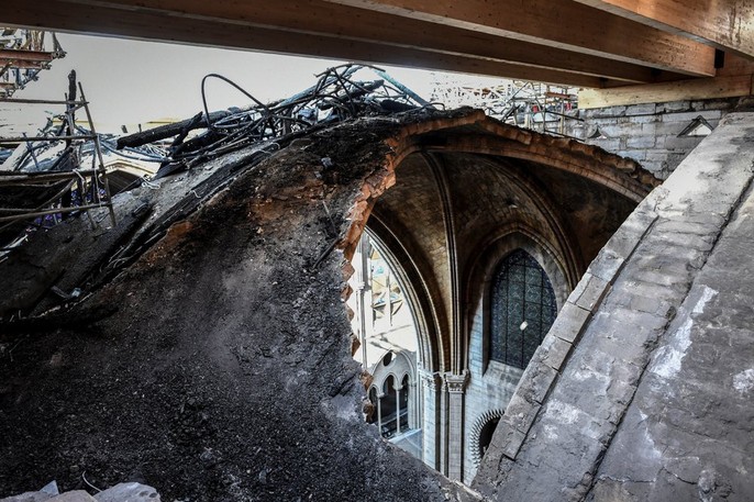  Nhà thờ Đức Bà Paris vẫn chưa đủ an toàn để được trùng tu  - Ảnh 10.