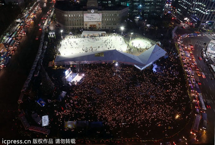 
	Người biểu tình xếp kín đường phố Hàn Quốc.