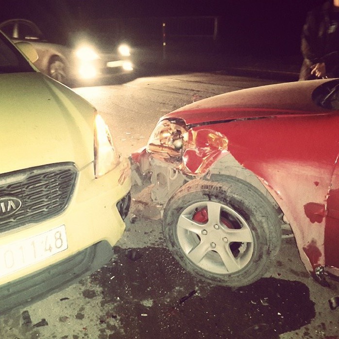 
	Cận cảnh chiếc xe bị hư hỏng phần đầu được Hoàng Tôn đăng trên Facebook