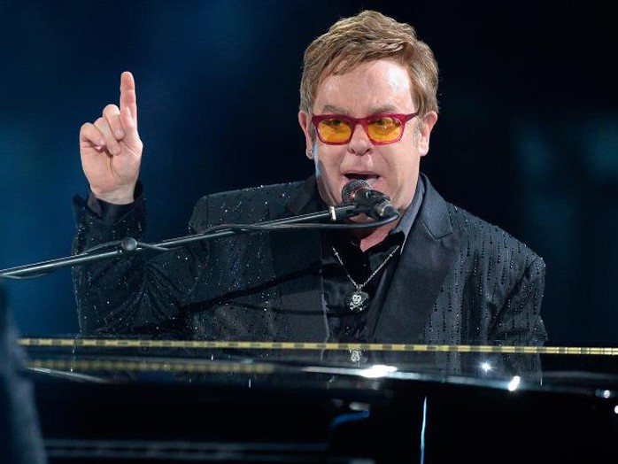 Ngay cả Sir Elton John cũng bị chê bai. Ảnh : Rex