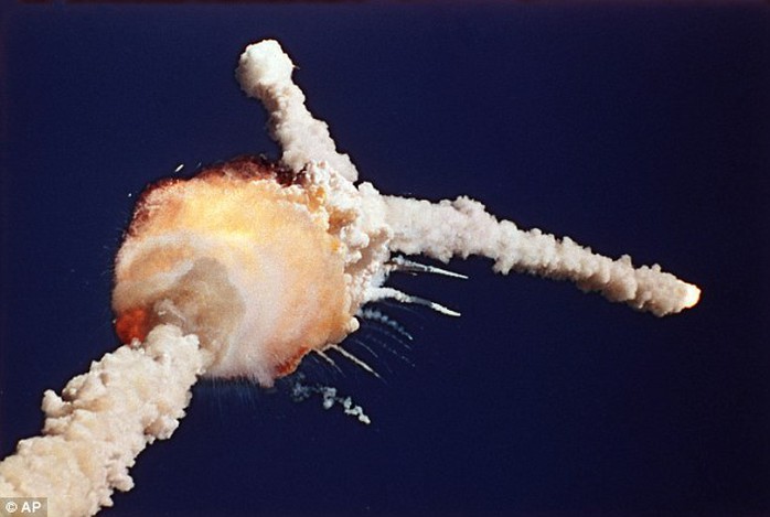 
	Vụ nổ tàu con thoi Challenger làm 7 người chết