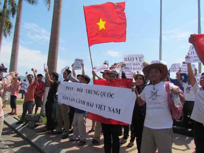 Đông đảo người dân TP Đà Nẵng tập trung phản đối Trung Quốc xâm phạm lãnh hải Việt Nam