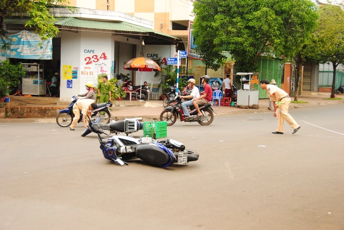 Hiện trường vụ tai nạn làm thanh niên bán bánh dạo bị gãy chân