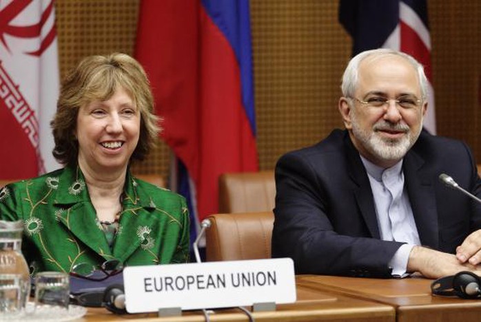Cao ủy Ngoại giao EU Catherine Ashton (trái) và Bộ trưởng Ngoại giao Iran Mohammad Javad Zarif tại cuộc đàm phán hạt nhân ở Vienna hôm 8-4. Ảnh: Reuters