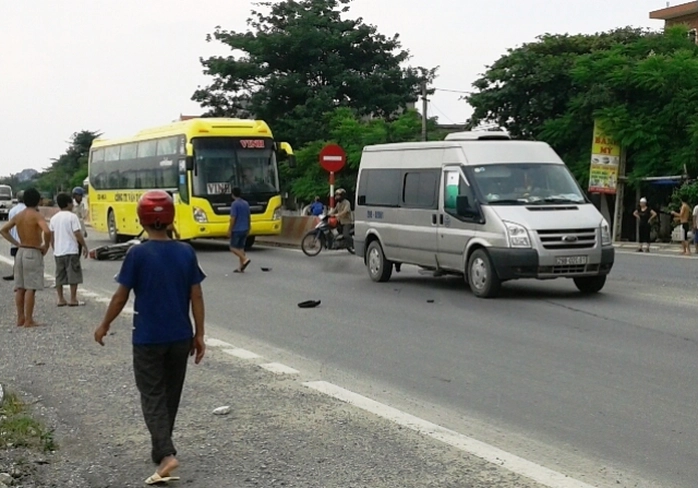Hiện trường vụ tai nạn giao thông khiến người dân bất bình trước thái độ thờ ơ của người đi đường