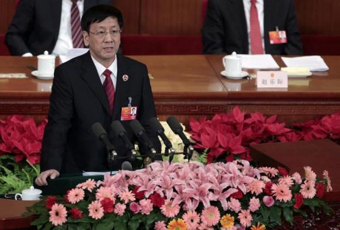 Kiểm sát viên Cao Jianming phát biểu tại Đại lễ đường Nhân dân ở Bắc Kinh ngày 11-3-2012. Ảnh: Reuters
